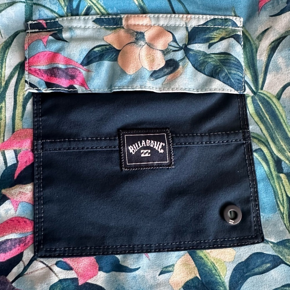 Billabong Men's Blue Tropical Swim/ Board Shorts size 34 - Picture 3 of 11
